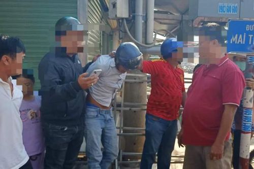 Vừa ra tù lại gắn biển xe giả đi giật dây chuyền