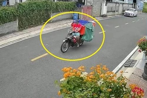 Không rút chìa khóa, shipper mất xe, mất luôn giỏ hàng