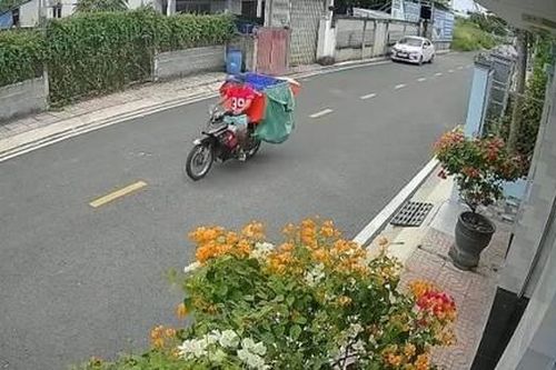 Shipper quên rút chìa khóa, bị trộm xe máy cùng 34 đơn hàng