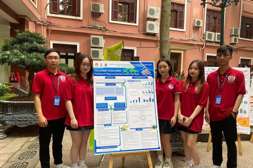 Sinh viên tham gia cuộc thi nghiên cứu khoa học về phát triển bền vững