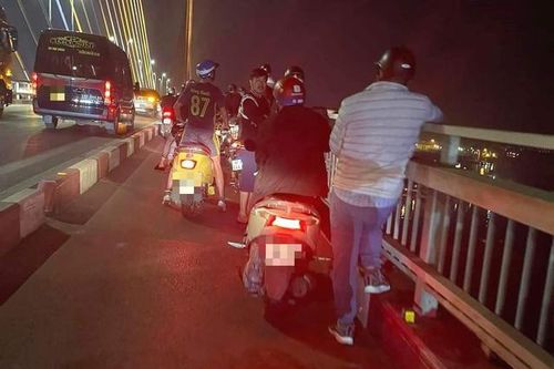 Nửa đêm, người đàn ông lên cầu Bãi Cháy gào khóc và bất ngờ nhảy xuống biển