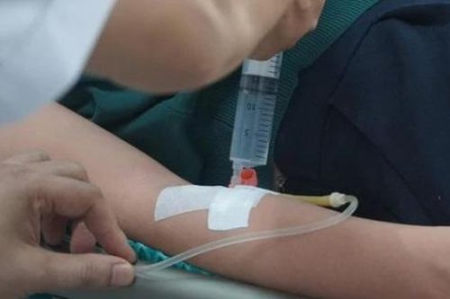 2 người bị sốc phản vệ độ 3 sau khi uống kháng sinh, ăn phở sáng