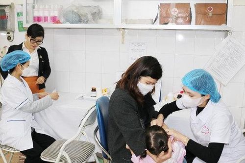 Hôm nay (1/12), Hà Nội đồng loạt cho trẻ uống bổ sung vitamin A đợt 2