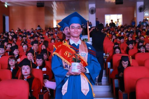 Tuyển dụng đặc cách: Hẹp nguồn tuyển vì tiêu chí quá cao