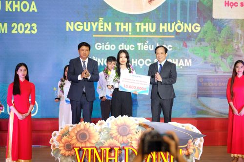 Đại học Đà Nẵng vinh danh 9 Thủ khoa năm 2023