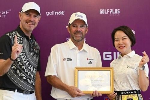 Golfer huyền thoại người Anh giành HIO tại Việt Nam