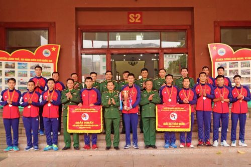 Gặp mặt đội bóng chuyền đạt thành tích cao tại Hội thao bóng đá, bóng chuyền toàn quân năm 2023