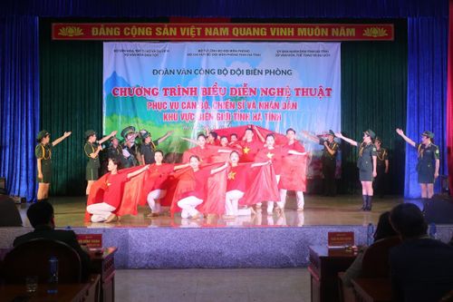 Đoàn Văn công BĐBP biểu diễn phục vụ cán bộ, chiến sĩ và nhân dân biên giới Hà Tĩnh