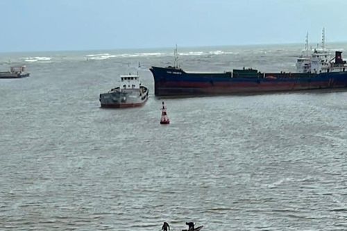 Ngư dân liên tiếp cứu sống 2 phụ nữ nhảy cầu ở Quảng Trị