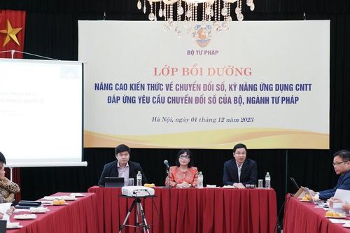 Nâng cao kiến thức về chuyển đổi số, kỹ năng ứng dụng công nghệ thông tin