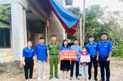 Mô hình Em nuôi của Đoàn hỗ trợ nhiều em hoàn cảnh khó khăn ở Hòa Bình