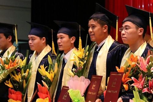 Các trường đại học thu hút tiến sĩ, giáo sư: Không đơn giản chỉ là tăng thu nhập