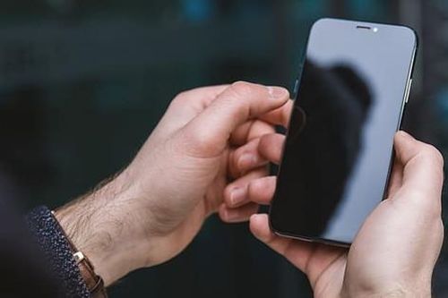 Cuộc điện thoại từ người cha đòi xét nghiệm ADN cho con vì lời gièm pha
