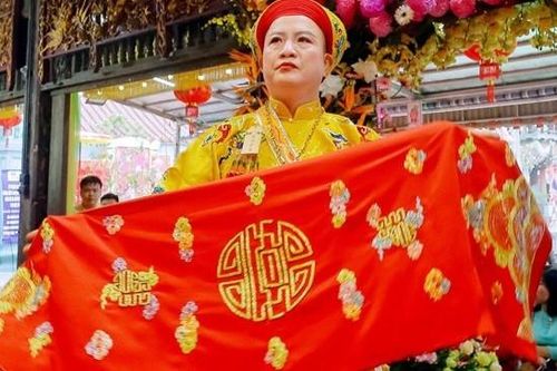 Nhiều người bắc ghế hầu Thánh mà không biết hầu ai