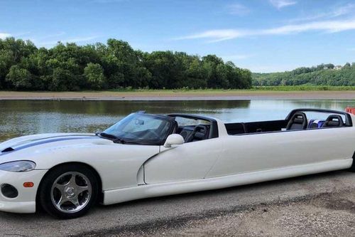Xe limousine siêu dài gần 30 tuổi vẫn được rao bán giá khoảng hơn 4 tỷ
