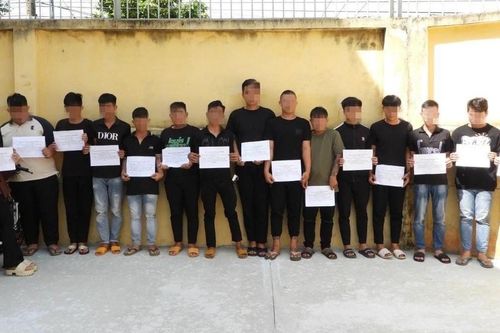 Nhóm 'quái xế' hẹn nhau so kè tốc độ vùng giáp ranh ở Bình Dương
