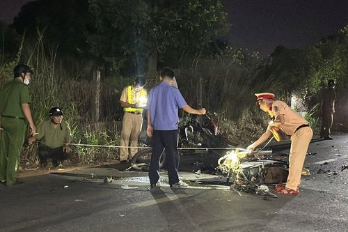 Bình Thuận: 2 xe máy vỡ nát sau cú tông đối đầu, một người tử vong