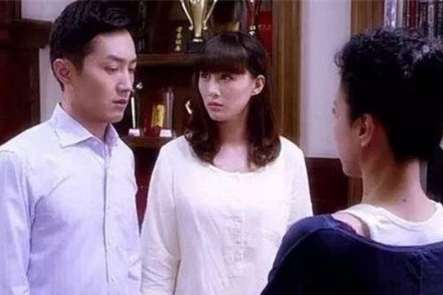 Câu chuyện thực tế đáng suy ngẫm và cảnh báo phụ nữ cần cẩn trọng: Yêu mấy cũng phải 1 mình đứng tên tài sản trước hôn nhân