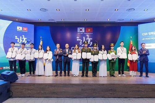115 sinh viên xuất sắc, hoàn cảnh khó khăn nhận học bổng từ doanh nghiệp Hàn Quốc