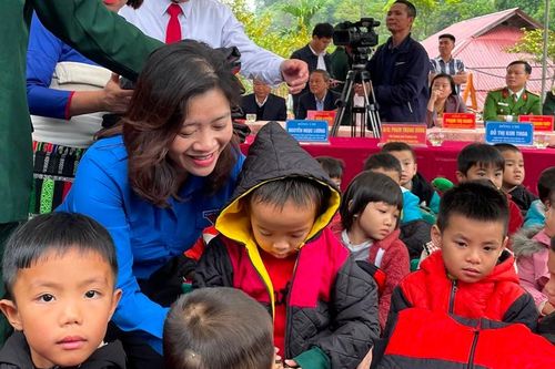 Chương trình tình nguyện mùa đông tại huyện miền núi Lang Chánh