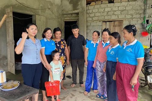 'Biến rác thành tiền' vì phụ nữ và trẻ em nghèo