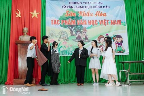 Đưa văn học và lịch sử lên sân khấu trường học