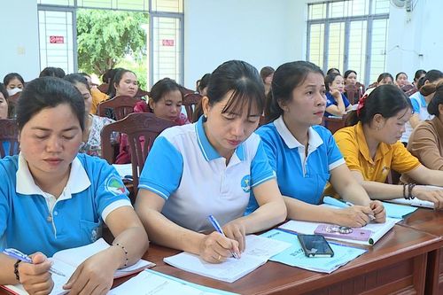 Krông Pa: Tập huấn về đối thoại chính sách ở cơ sở cho cán bộ phụ nữ