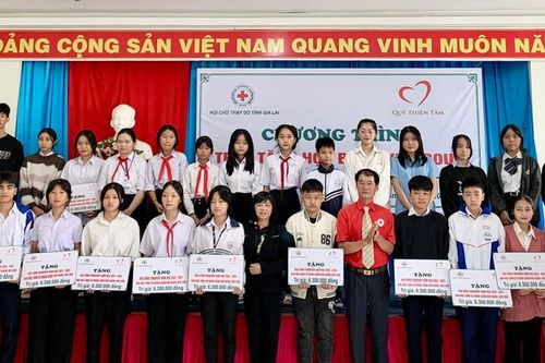 Quỹ Thiện Tâm đồng hành cùng học sinh, sinh viên nghèo