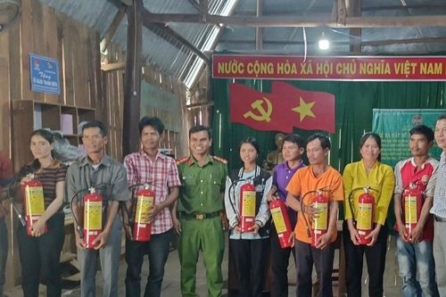 Đak Pơ ra mắt mô hình 'Chi hội 5 không'