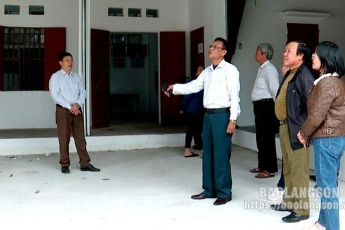 Người bí thư chi bộ, trưởng thôn gương mẫu, trách nhiệm
