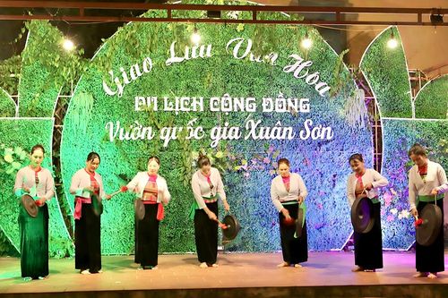 Gắn văn hóa với phát triển du lịch vùng cao