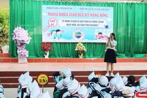 Ngoại khóa 'Kỹ năng tự bảo vệ bản thân và phòng tránh nguy hiểm, an toàn trên internet'