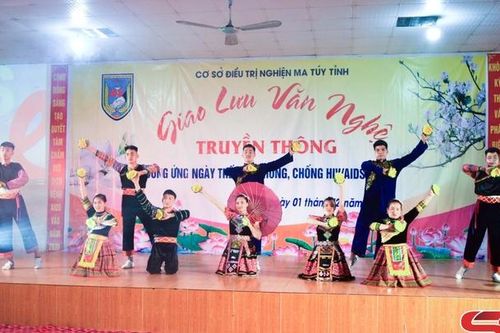 Chương trình văn nghệ - truyền thông hưởng ứng Ngày thế giới phòng chống HIV/AIDS