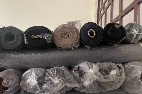 Tịch thu lô vải may mặc nhập lậu tại Hải Dương