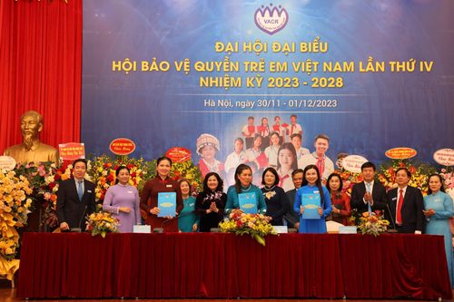 Phối hợp bảo vệ, chăm sóc, giáo dục trẻ em và thực hiện quyền, bổn phận của trẻ em