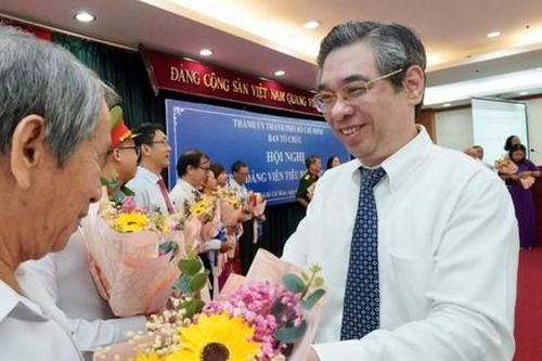 Lan tỏa các tấm gương đảng viên tiêu biểu trong cống hiến, phát triển TPHCM