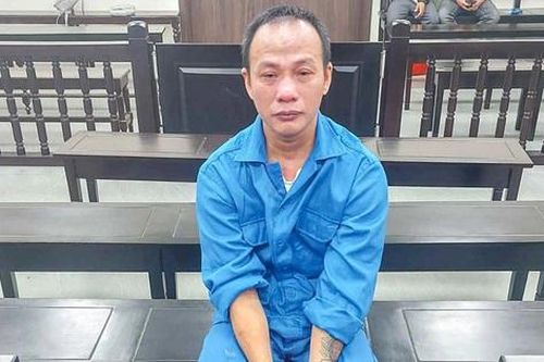 Người đàn ông bật khóc tại tòa ân hận vì đã chém vợ