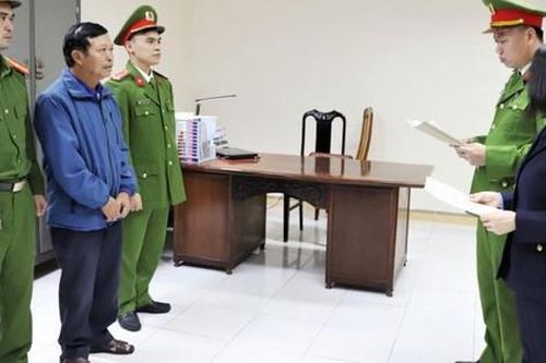 Bắt cựu cán bộ xã vì cấp đất cho người... ngoài xã