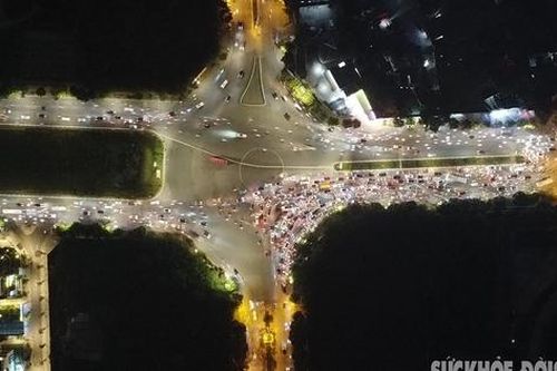 Cận cảnh nút giao không dùng vòng xuyến và đèn đỏ ở Hà Nội