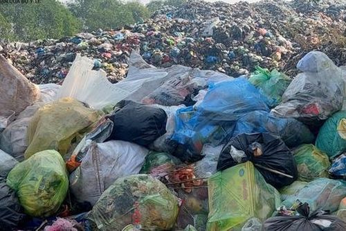 Vì sao hàng nghìn tấn rác thải chất cao như núi ở Hải Phòng chưa được xử lý?