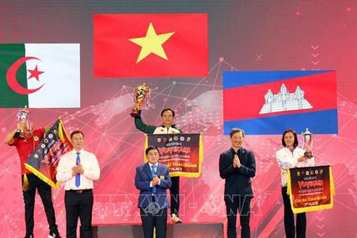 Các võ sĩ Việt Nam tạo 'cơn mưa vàng' ở giải vô địch thế giới, giúp đoàn thể thao nước nhà độc chiếm ngôi vị số 1