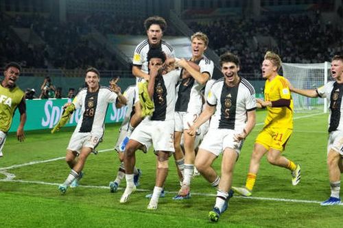 Gặp biến cố thẻ đỏ, tuyển trẻ Đức vẫn hạ Pháp, vô địch U17 World Cup một cách kịch tính