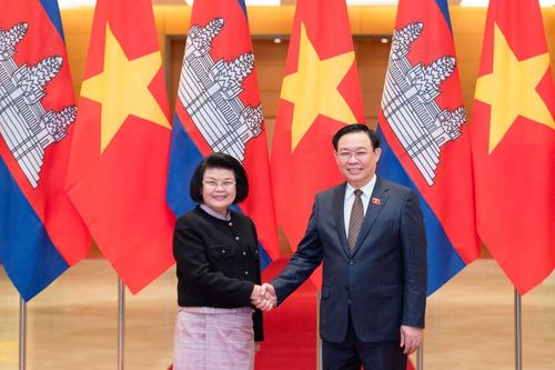 Chủ tịch Quốc hội Vương Đình Huệ đón, hội đàm với Chủ tịch Quốc hội Campuchia Samdech Khuon Sudary
