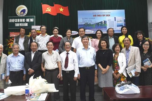 Tác phẩm ký sự mang tính khảo cứu đậm ngôn ngữ thơ