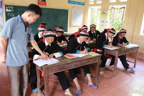 Hà Giang nỗ lực xóa mù chữ cho đồng bào vùng cao