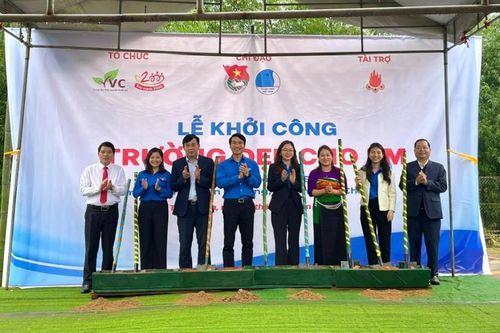Hơn 1 tỷ đồng chăm lo cho đồng bào các dân tộc và học sinh ở huyện miền núi Lang Chánh