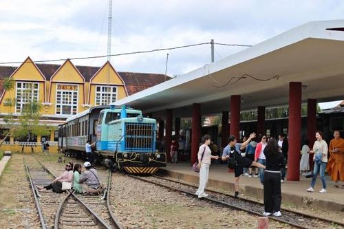 Tháng 12, ngành đường sắt tăng cường chạy tàu du lịch Đà Lạt