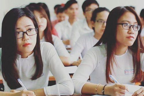 Sinh viên sau khi tốt nghiệp trường sư phạm đi dạy ở trung tâm có phải bồi hoàn học phí không?