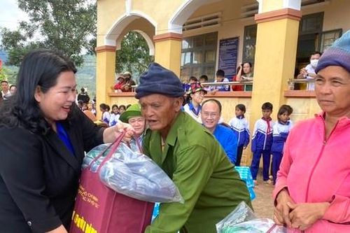 Những phần quà ấm áp mùa đông tặng học sinh, gia đình khó khăn ở Gia Lai