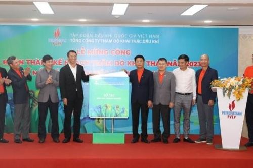 PVEP mừng công hoàn thành kế hoạch thăm dò khai thác năm 2023 và ra mắt sổ tay Văn hóa doanh nghiệp